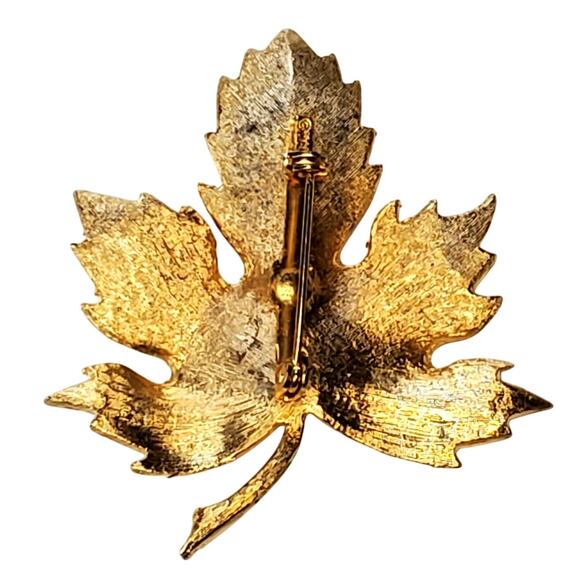 Canadian Maple Leaf Mamselle Brushed Gold Textured Brooch Vtg 2" - Picture 2 of 4